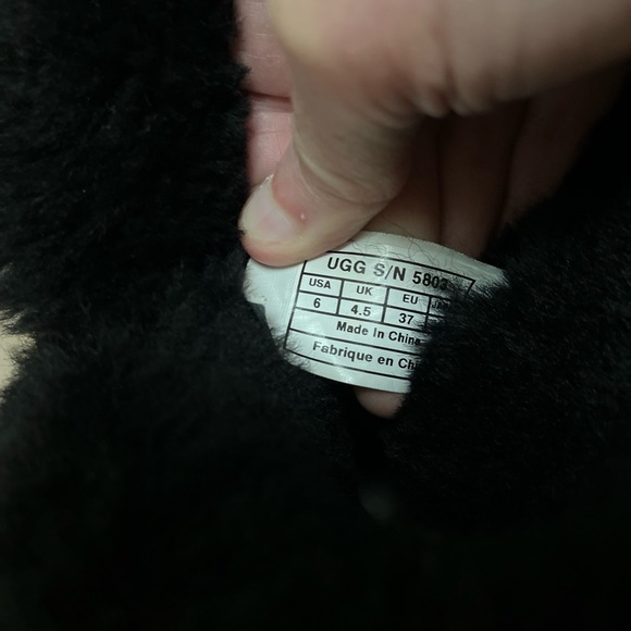 Black short Ugg boots with button Size 6 - Picture 5 of 5